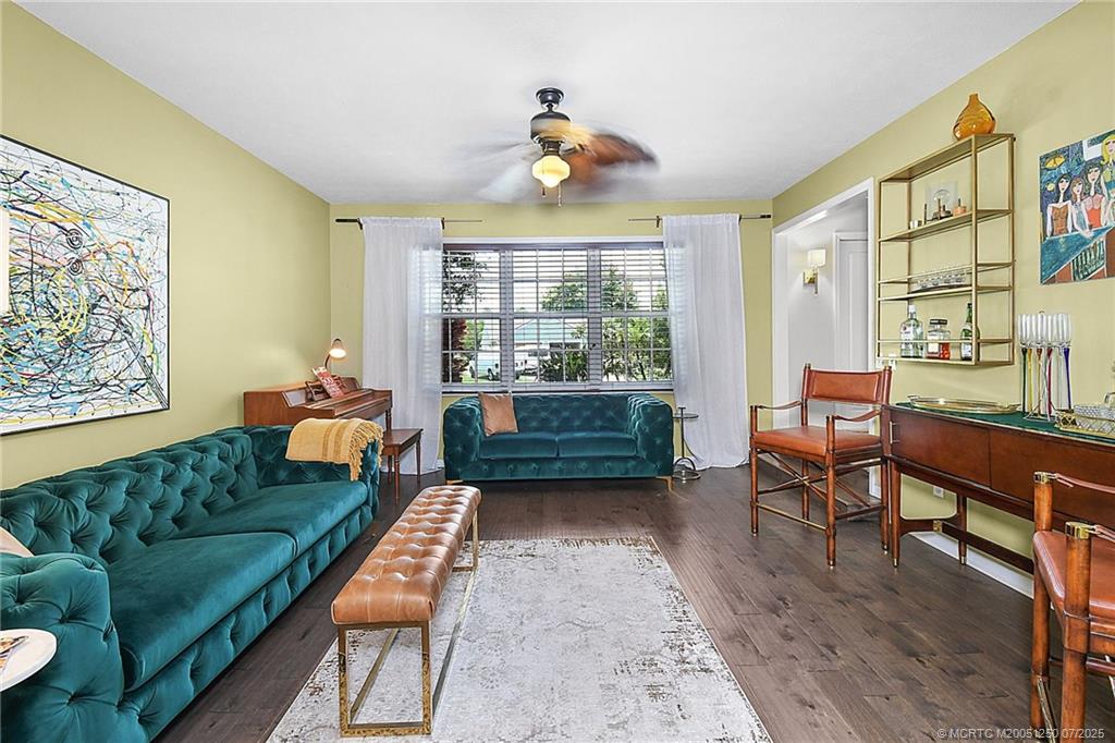 229 SE Villas Street