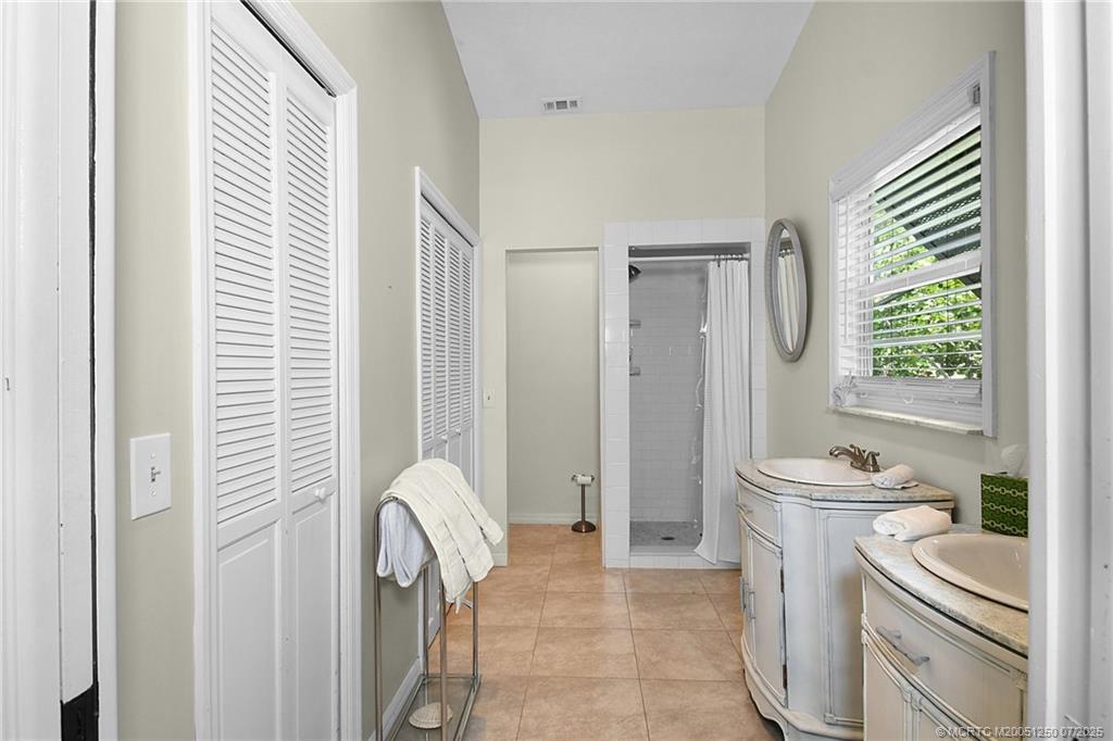 229 SE Villas Street