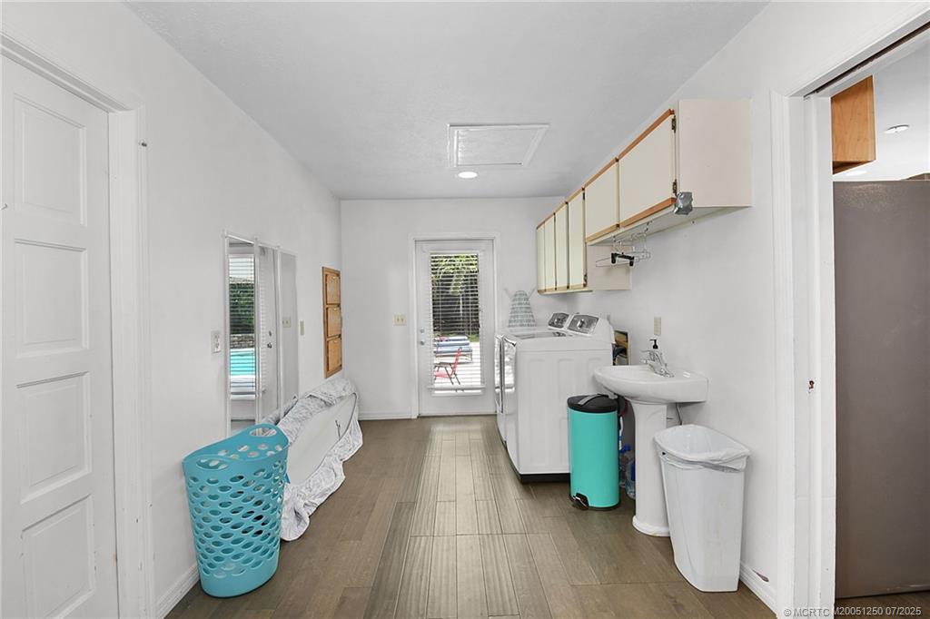 229 SE Villas Street