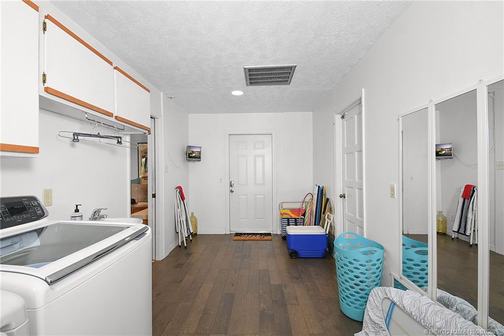 229 SE Villas Street