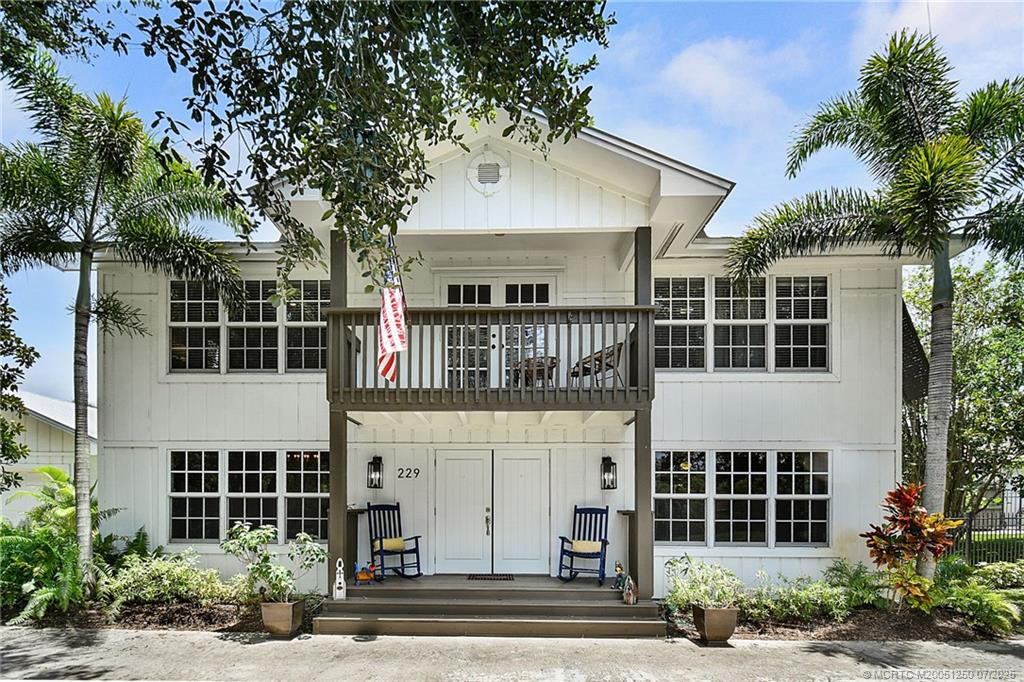 229 SE Villas Street