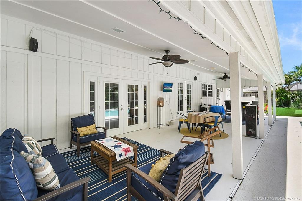 229 SE Villas Street