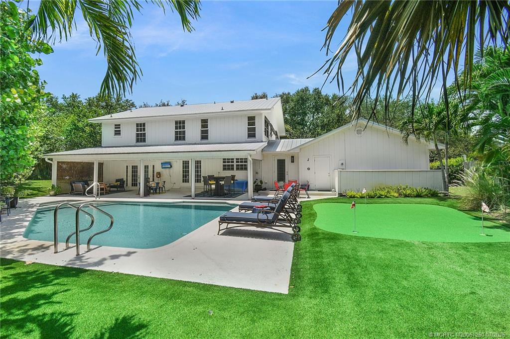 229 SE Villas Street