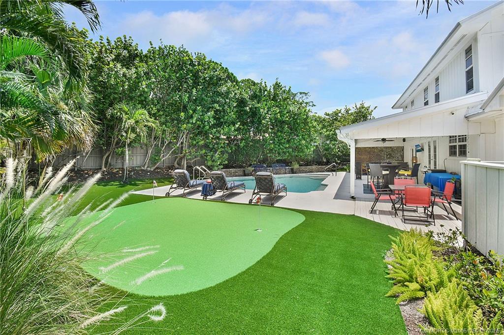 229 SE Villas Street