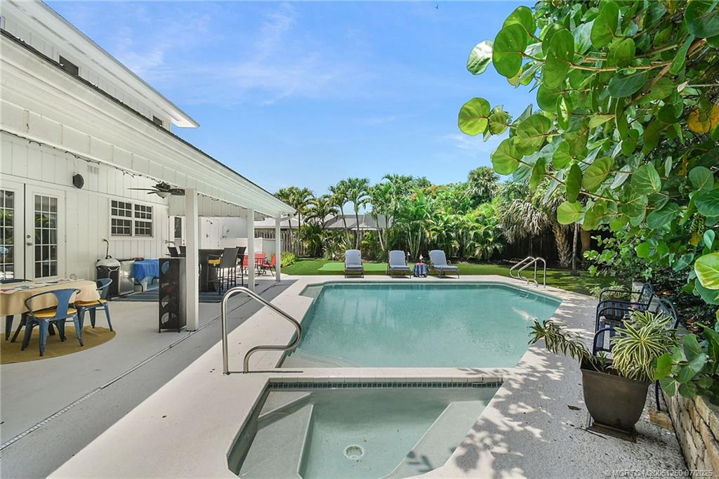 229 SE Villas Street