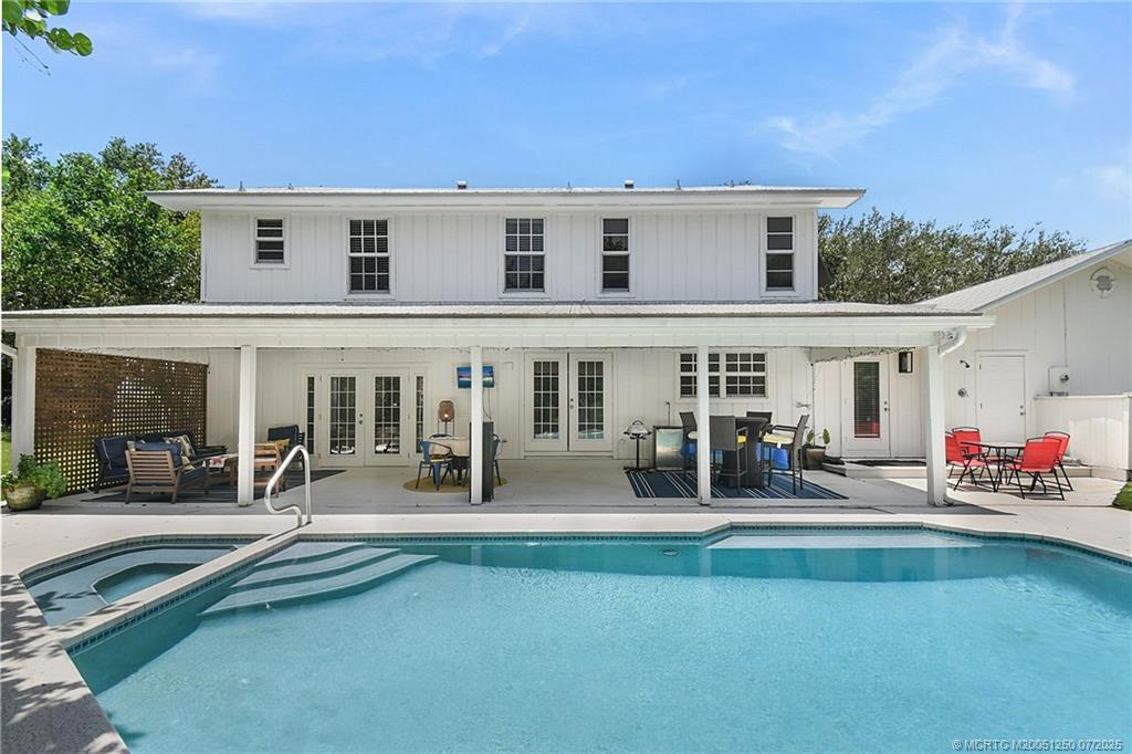 229 SE Villas Street