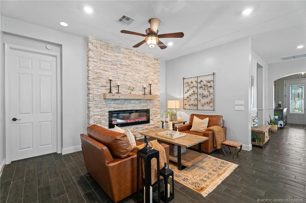 127 NW Swann Mill Circle