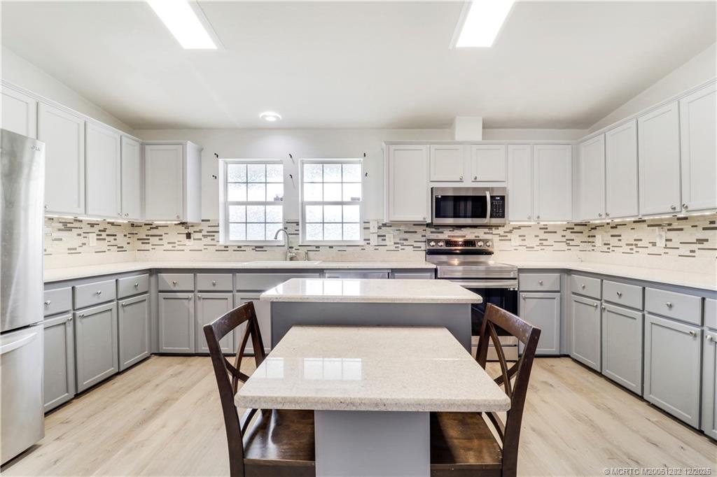 2873 SW Fluvia Street