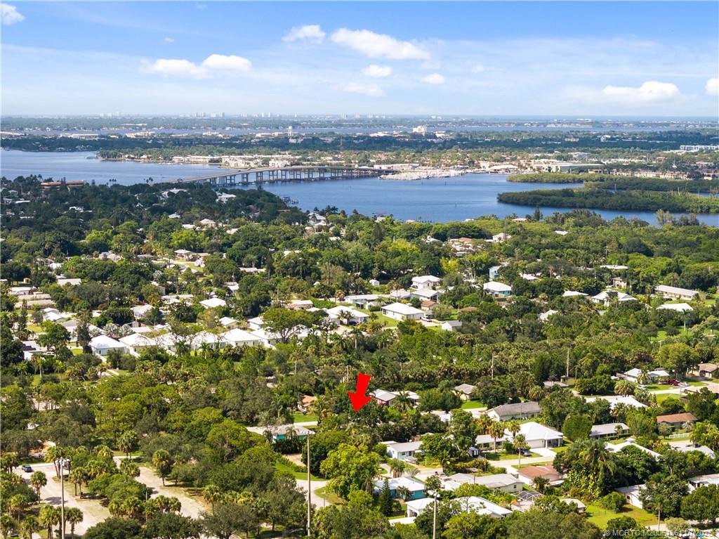 1048 SW 36th Terrace