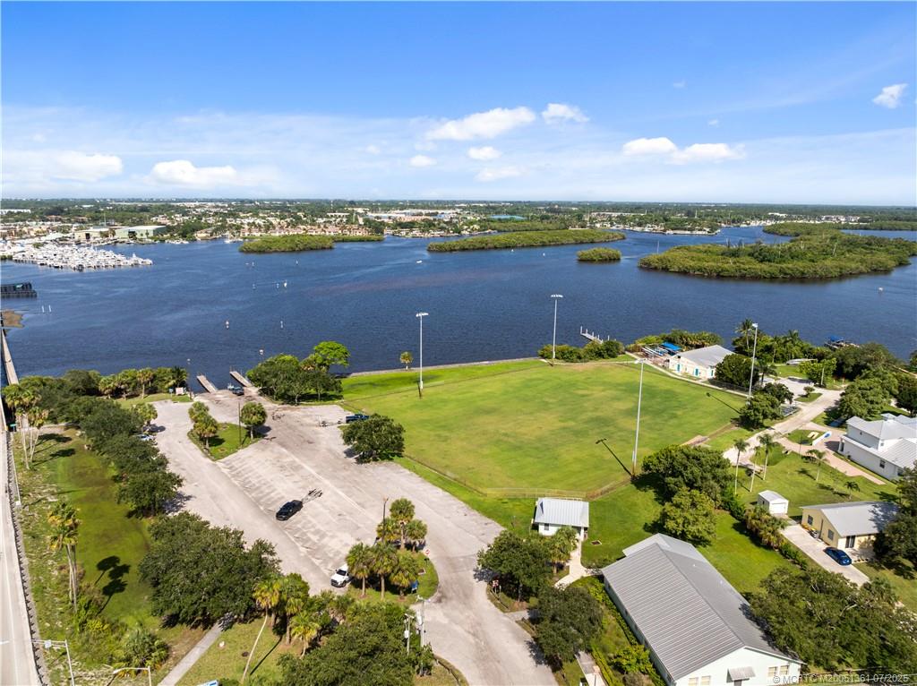 1048 SW 36th Terrace