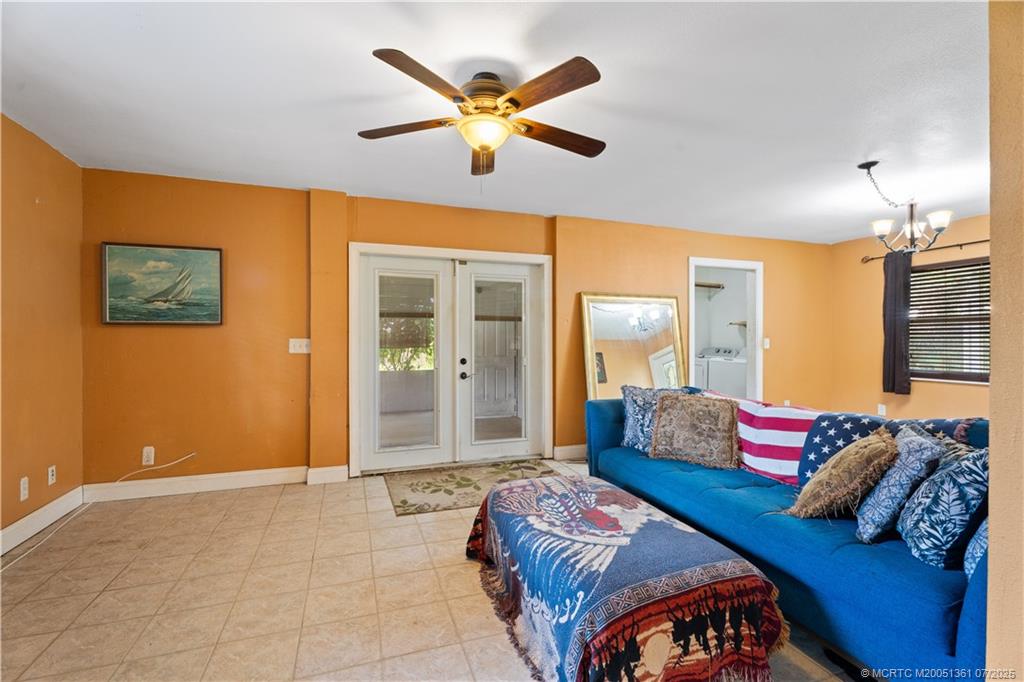 1048 SW 36th Terrace