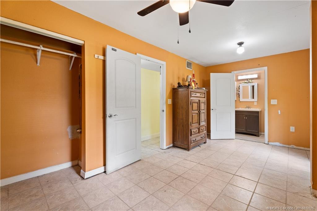 1048 SW 36th Terrace