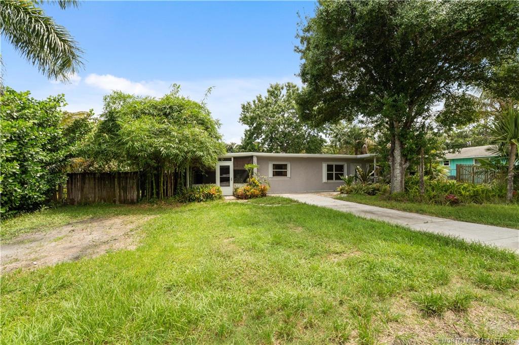 1048 SW 36th Terrace