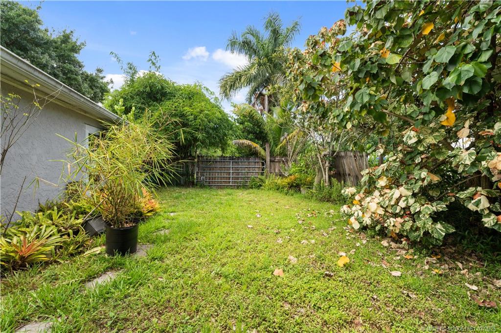 1048 SW 36th Terrace