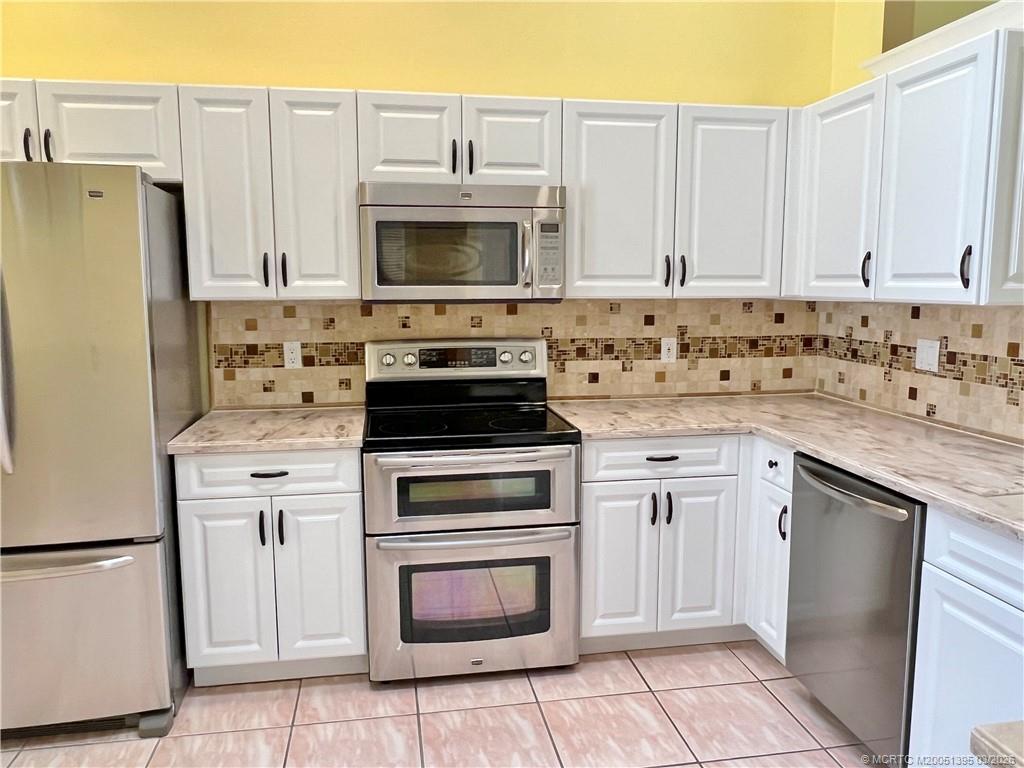 3903 SW Whispering Sound Drive