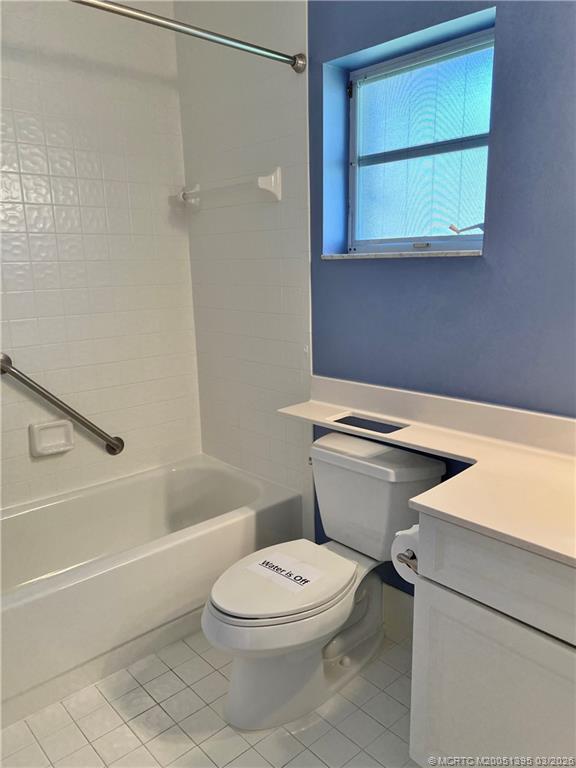 3903 SW Whispering Sound Drive