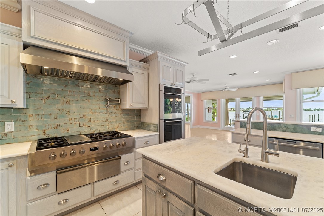 700 SW Saint Lucie Cres