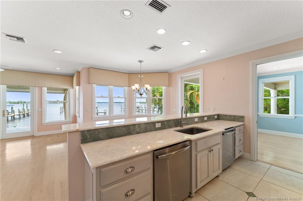 700 SW Saint Lucie Cres