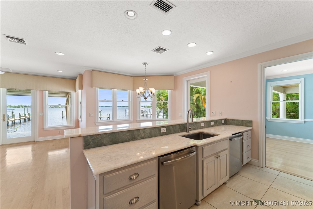 700 SW Saint Lucie Cres