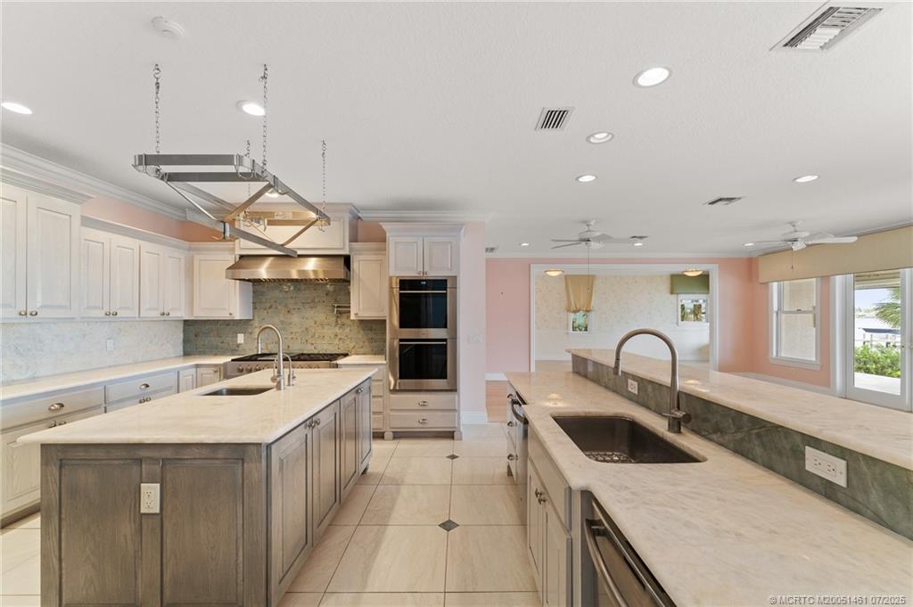 700 SW Saint Lucie Cres