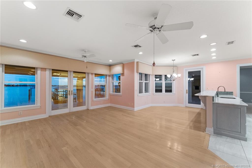 700 SW Saint Lucie Cres