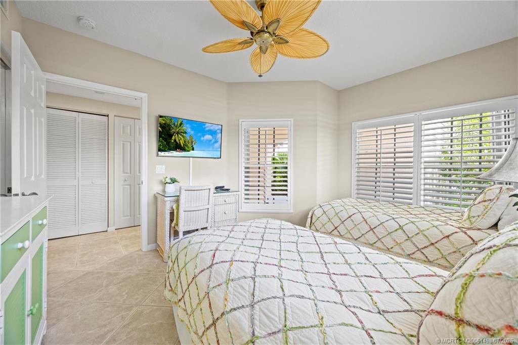 5799 NE Island Cove Way 1101