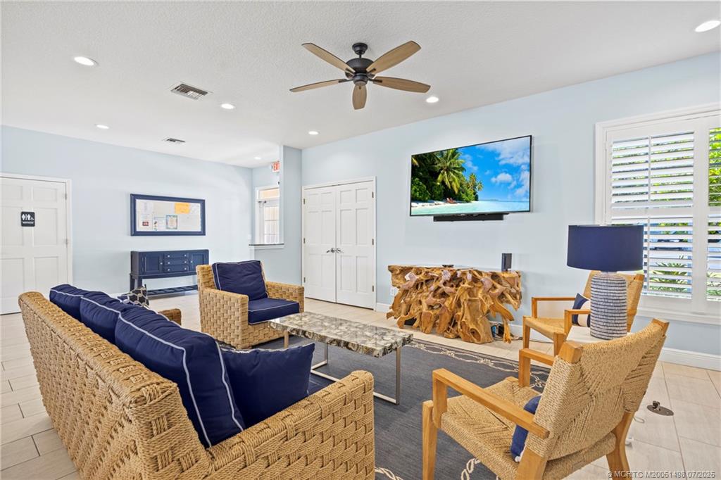 5799 NE Island Cove Way 1101