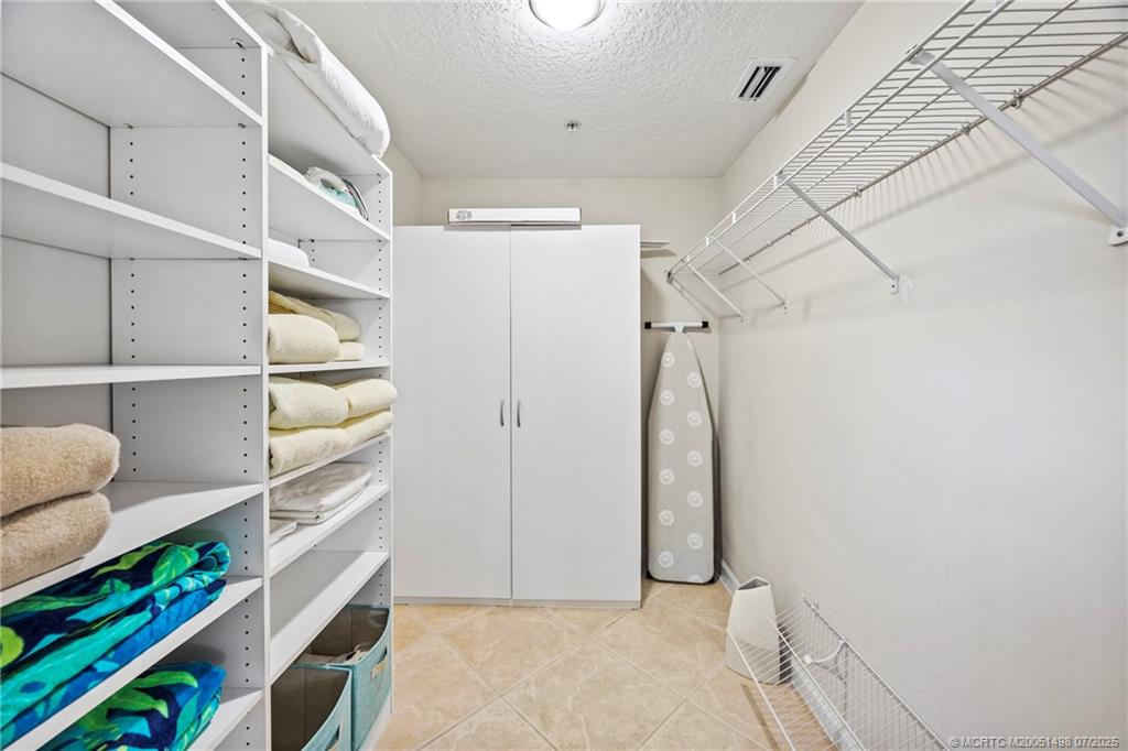 5799 NE Island Cove Way 1101