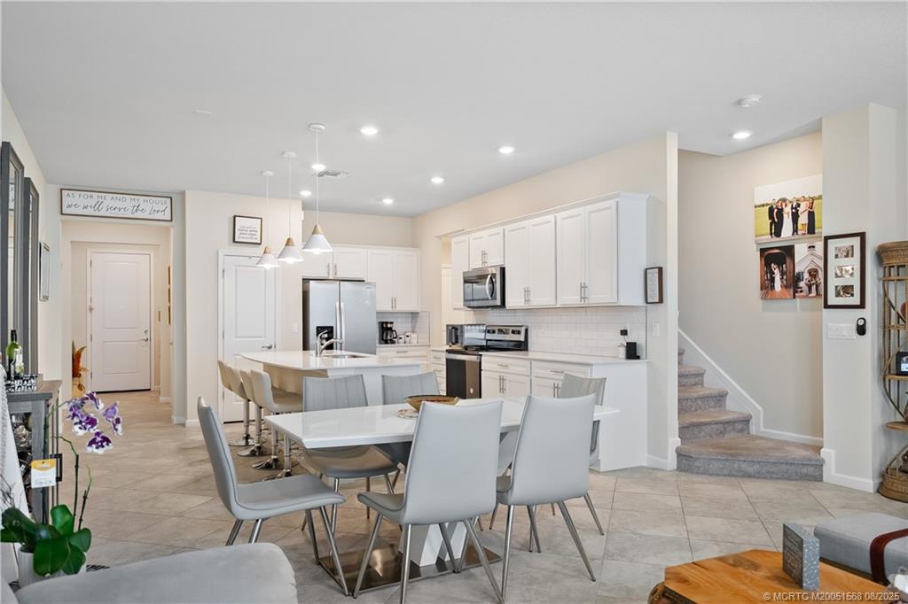 1806 SE Ocean Cove Way