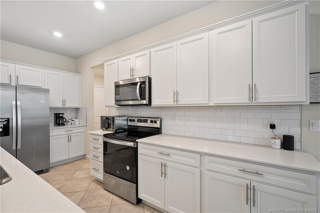 1806 SE Ocean Cove Way