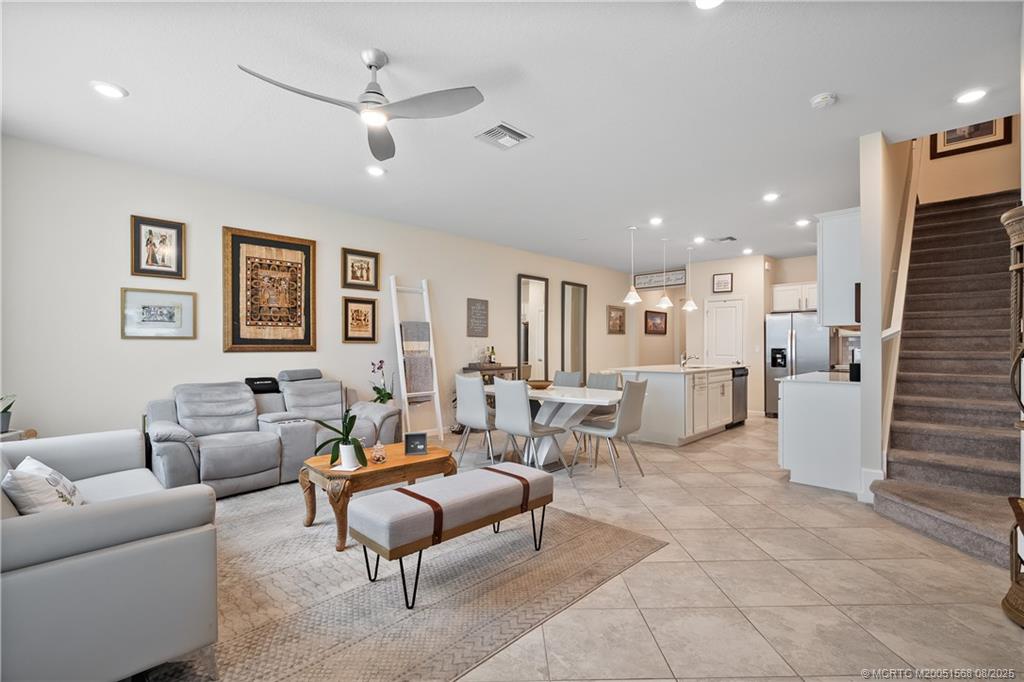 1806 SE Ocean Cove Way