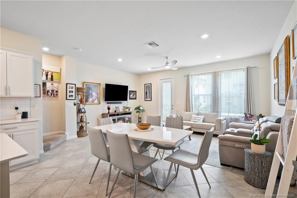 1806 SE Ocean Cove Way