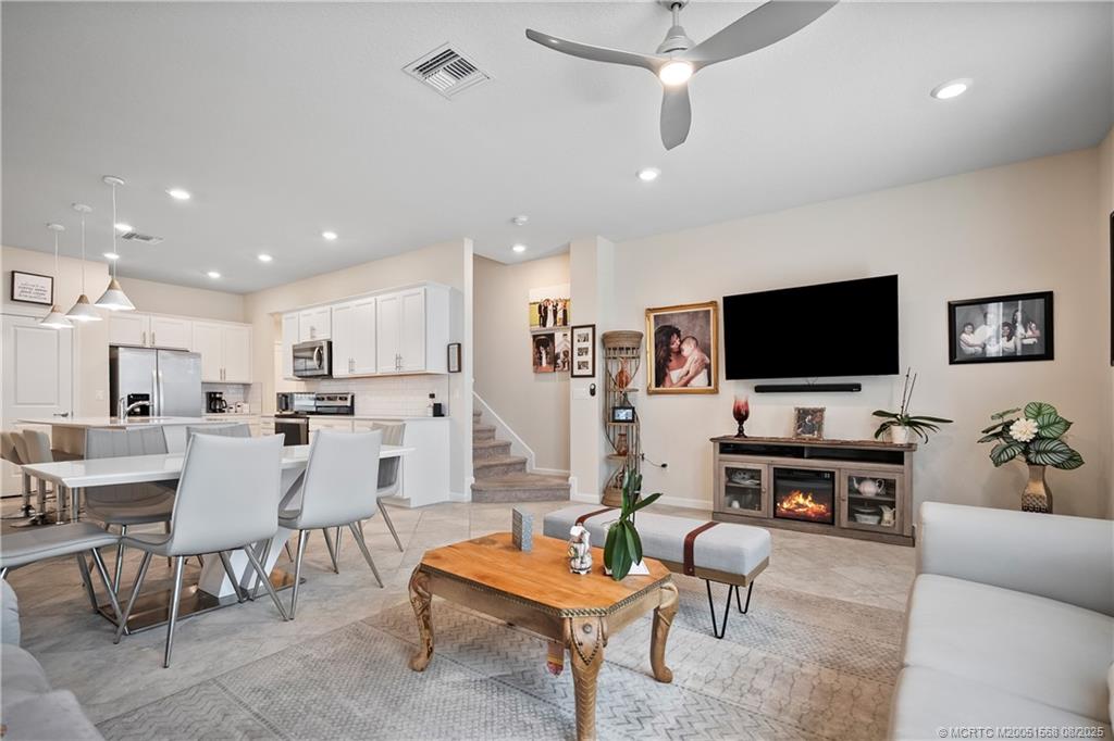 1806 SE Ocean Cove Way