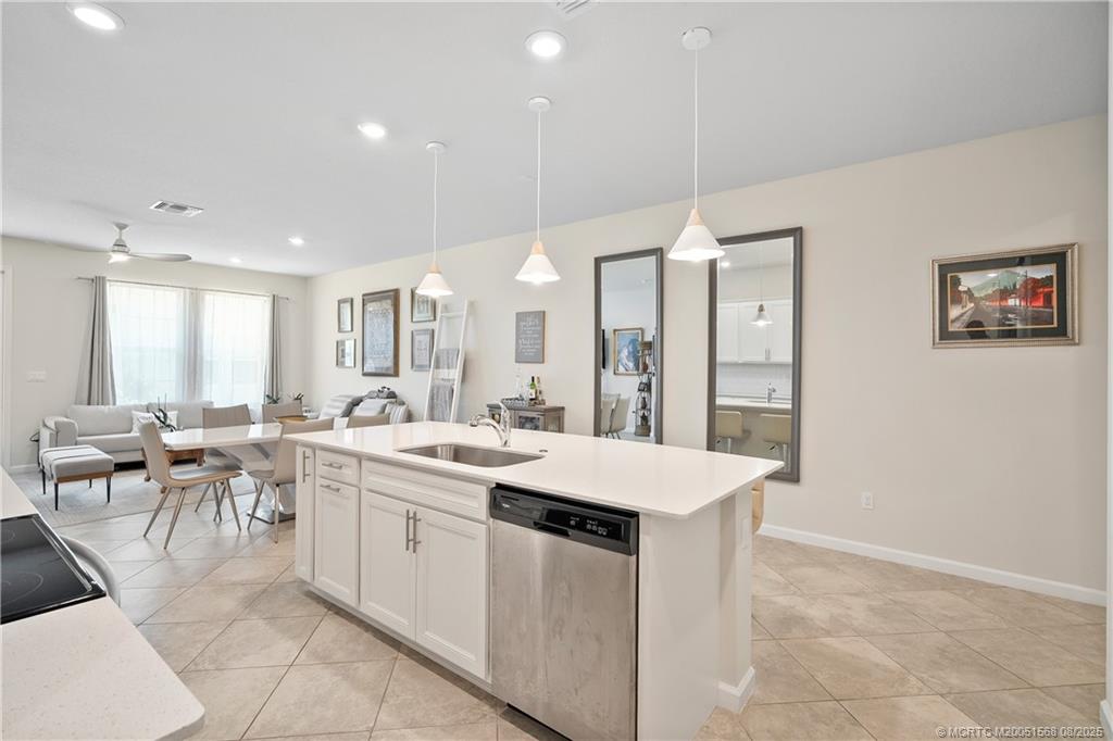 1806 SE Ocean Cove Way