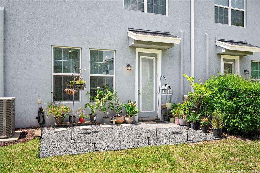 1806 SE Ocean Cove Way