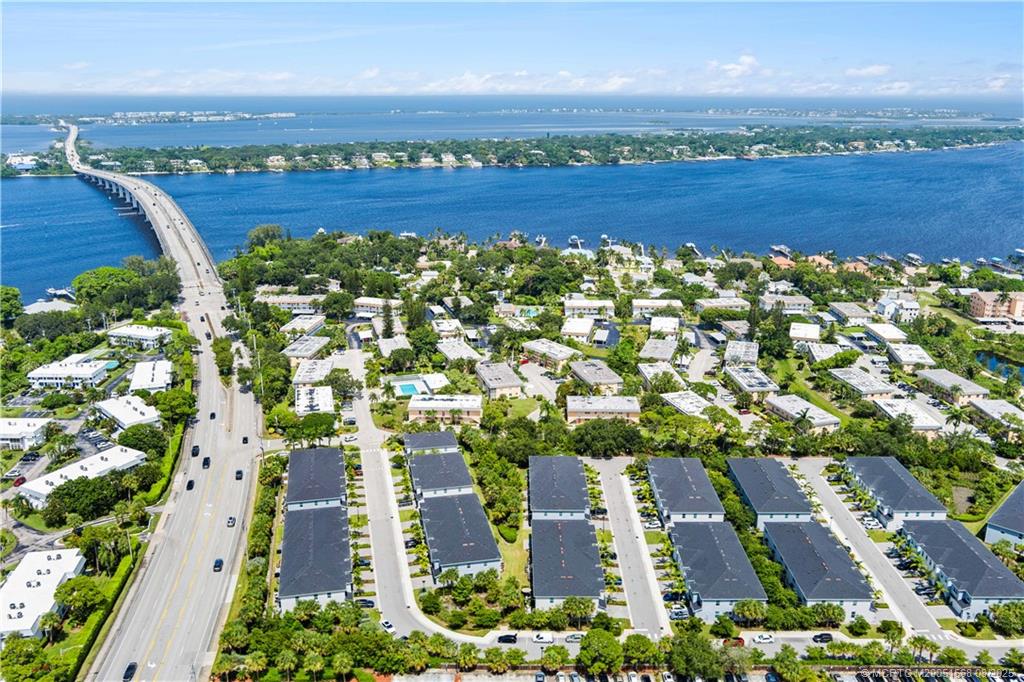 1806 SE Ocean Cove Way