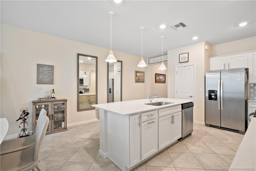 1806 SE Ocean Cove Way