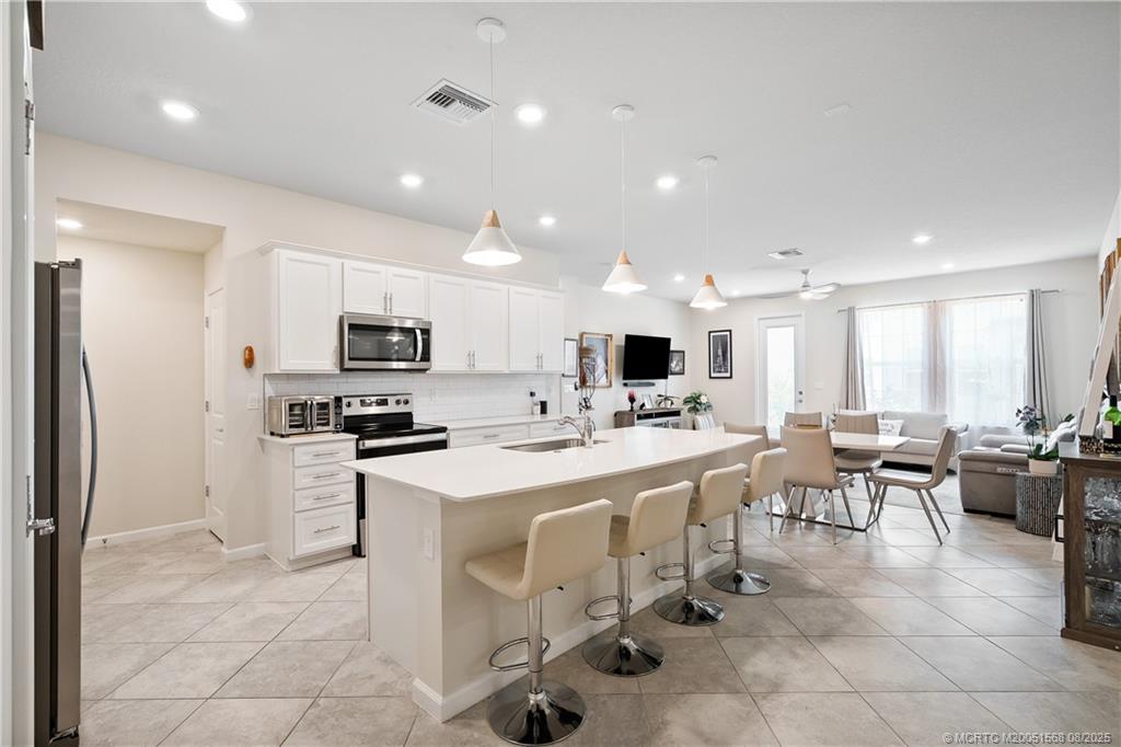 1806 SE Ocean Cove Way