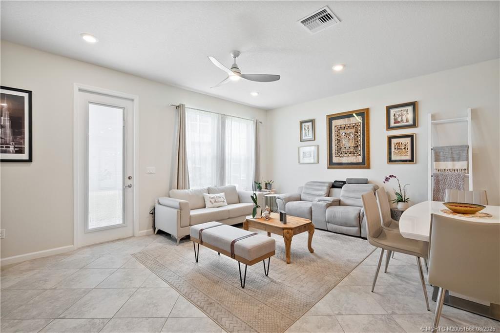 1806 SE Ocean Cove Way