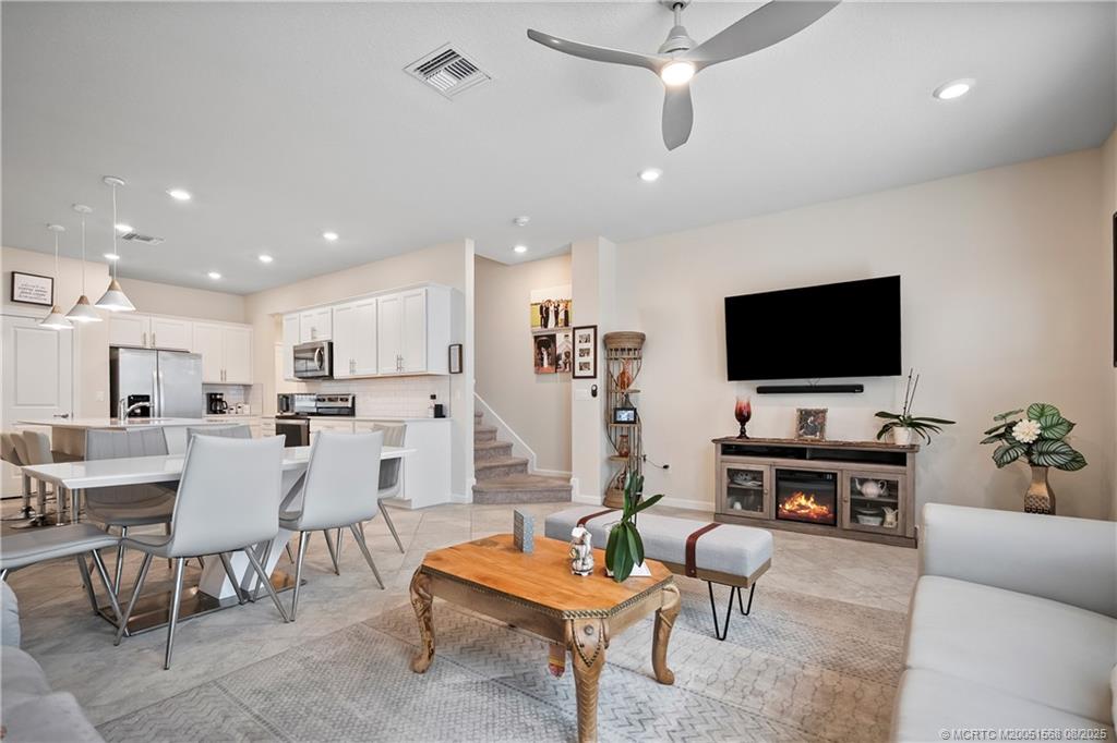 1806 SE Ocean Cove Way