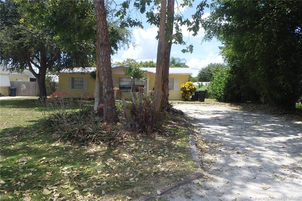 918 SE Dolphin Drive