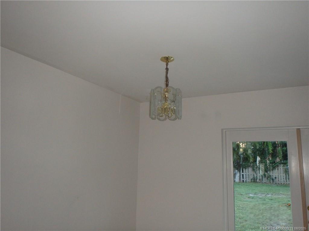 918 SE Dolphin Drive