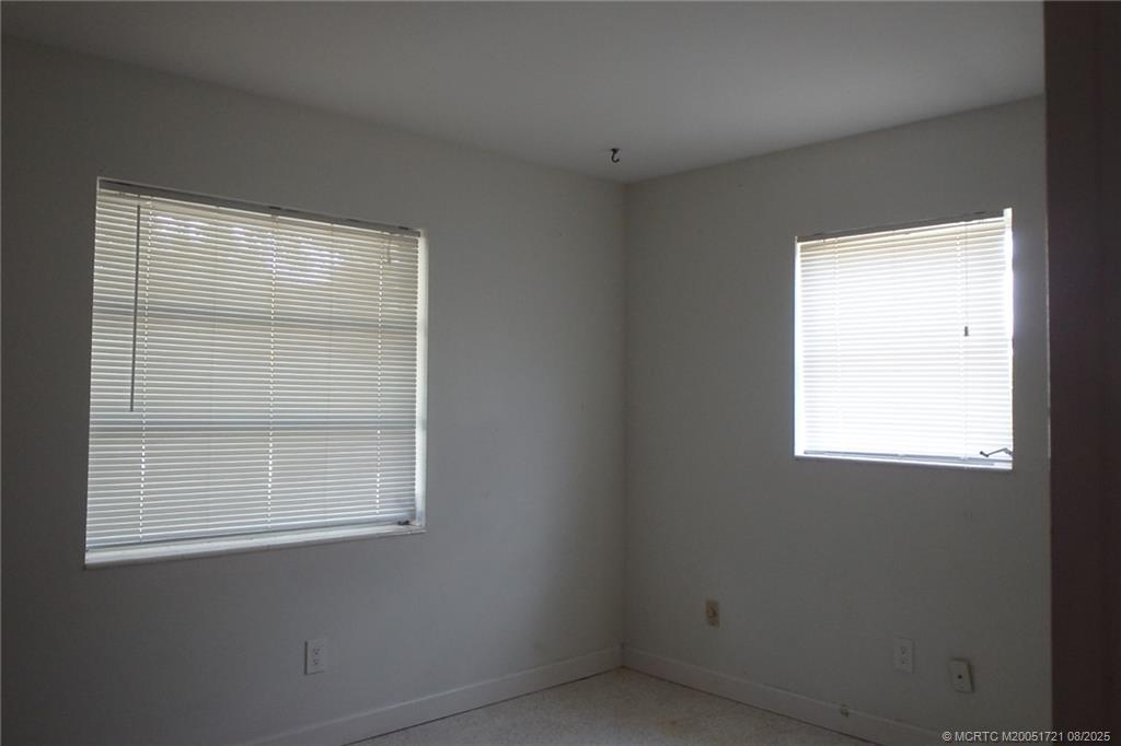 918 SE Dolphin Drive