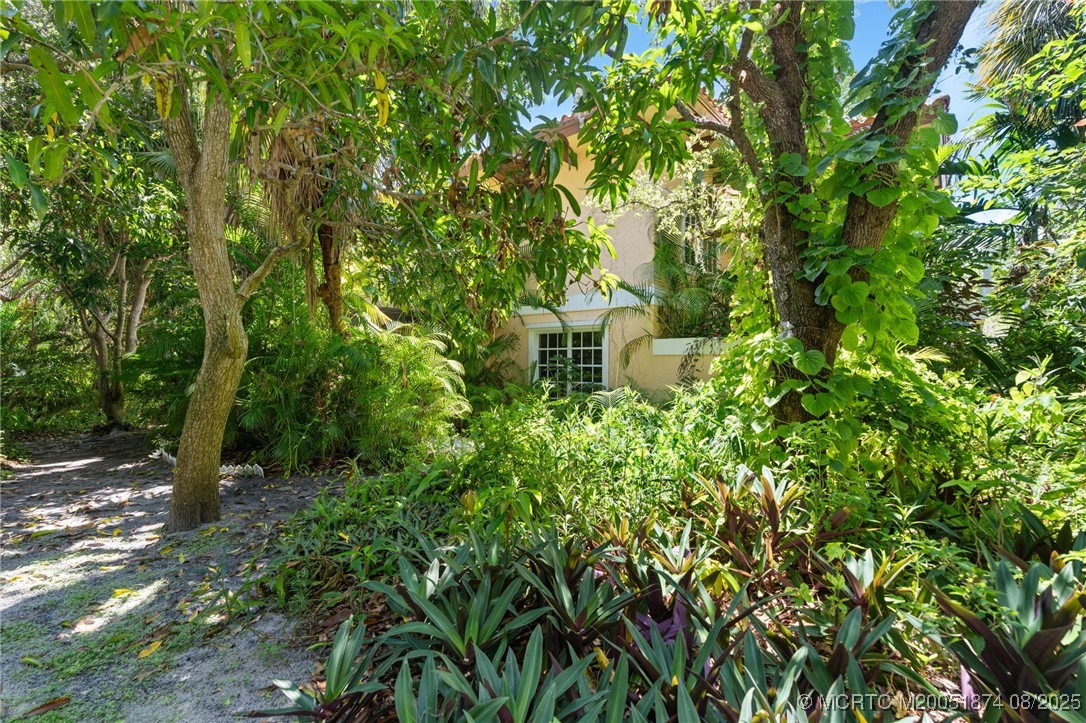 6 Castle Hill Way