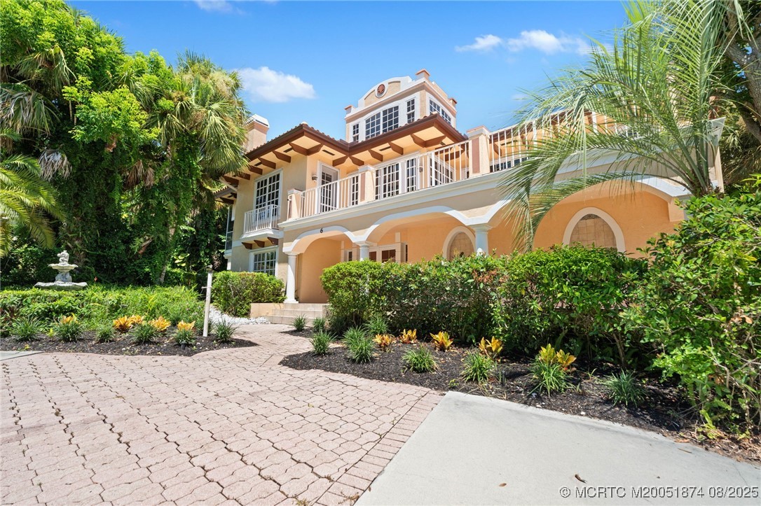 6 Castle Hill Way