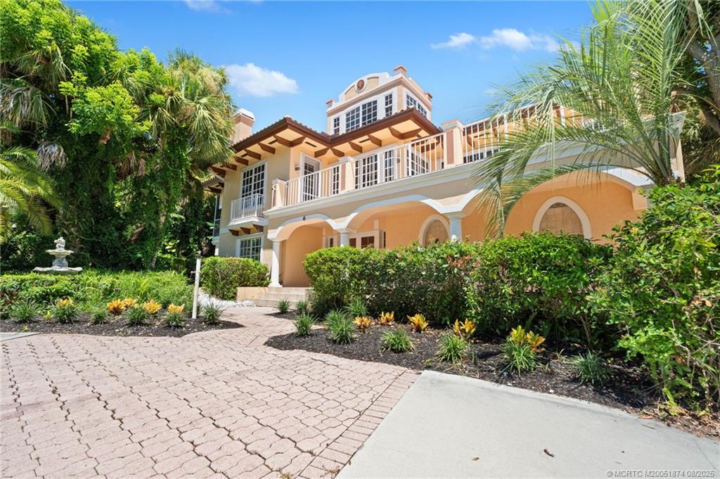 6 Castle Hill Way