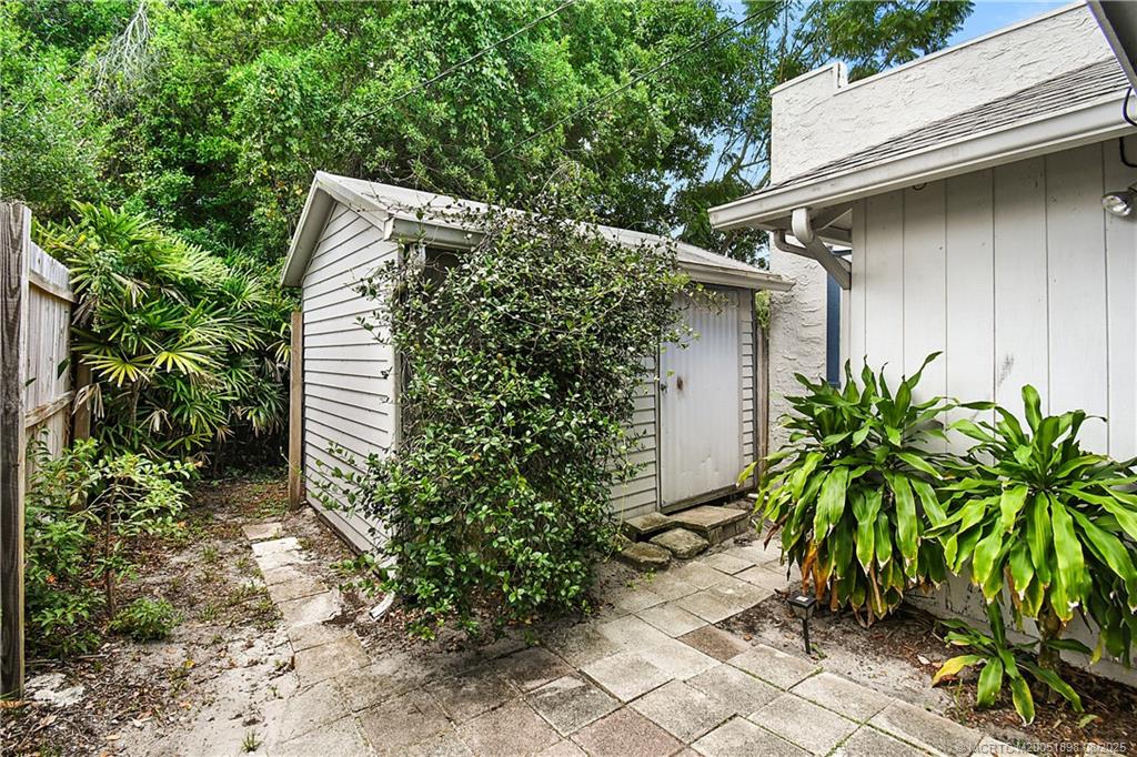 413 SE Hibiscus Avenue