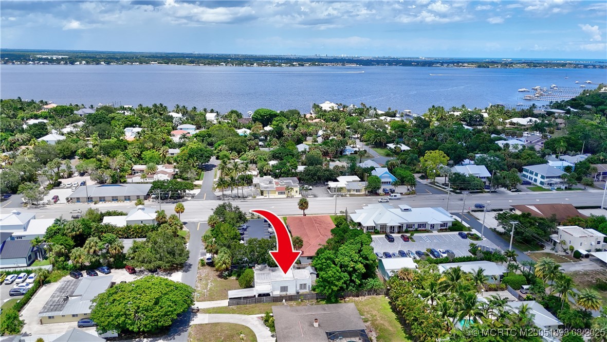 413 SE Hibiscus Avenue