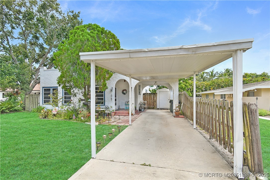 413 SE Hibiscus Avenue