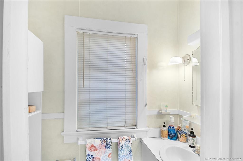 413 SE Hibiscus Avenue